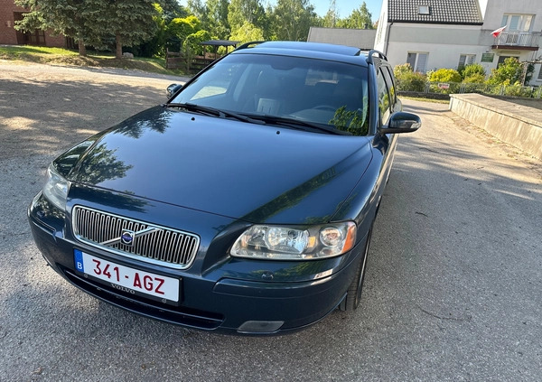 Volvo V70 cena 23900 przebieg: 240000, rok produkcji 2007 z Okonek małe 781